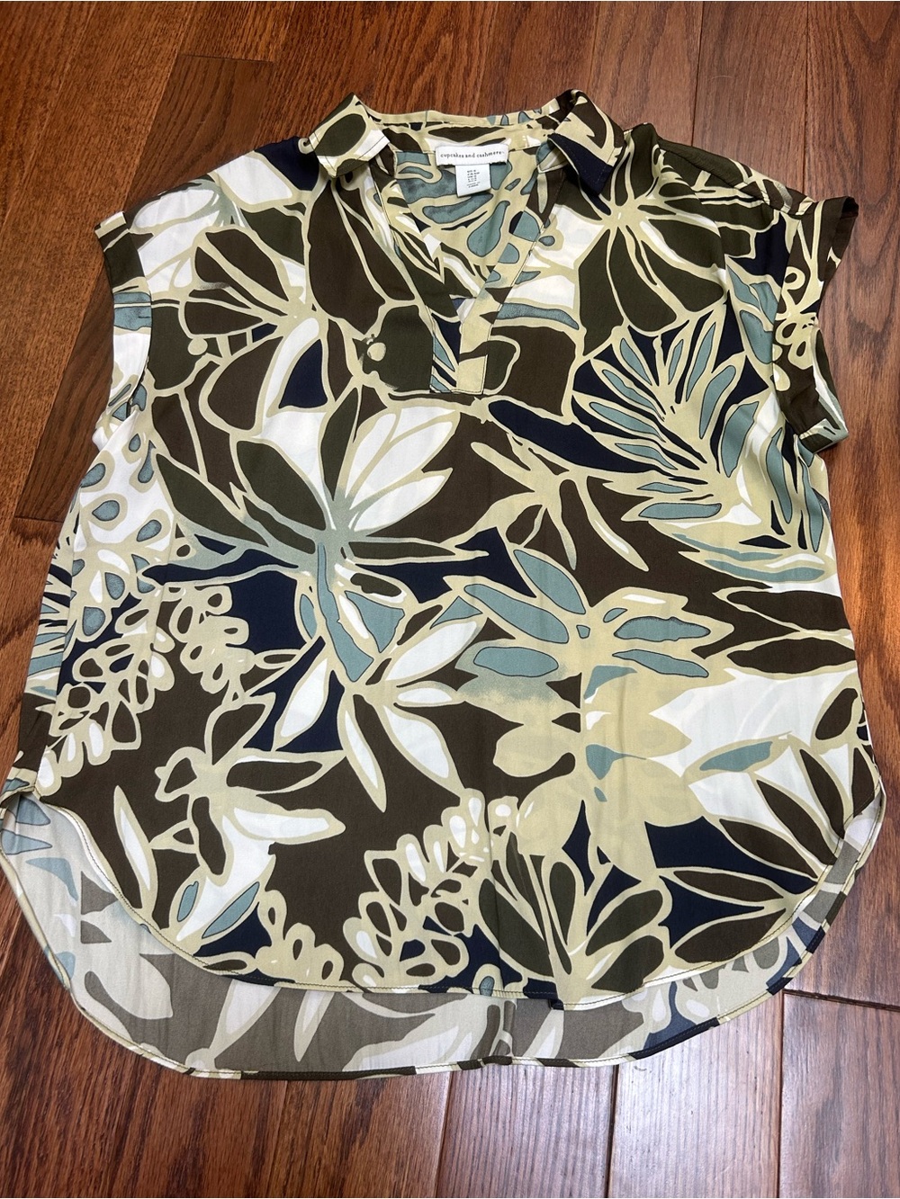 Cupcakes and Cashmere blouse green tropical leaf print size S